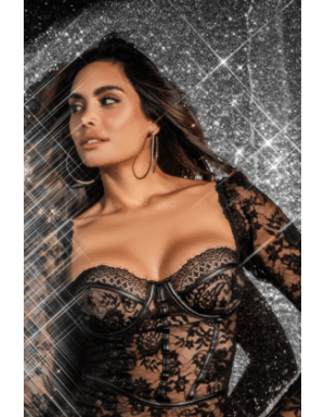 Robe en dentelle transparente à manches longues avec string