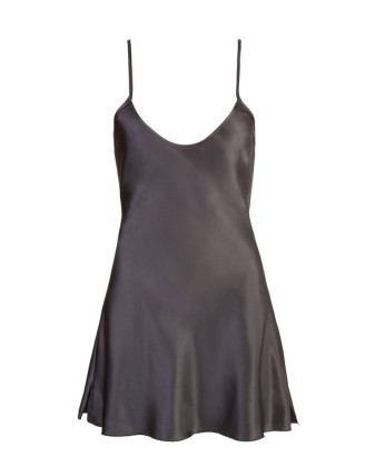 Nuisette courte en satinée noire brillante avec dos nu
