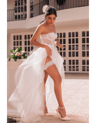 Ensemble 4 pièces blanc, bustier, string et 2 jarretières