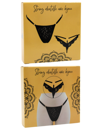 String noir en dentelle avec bijou cœur doré