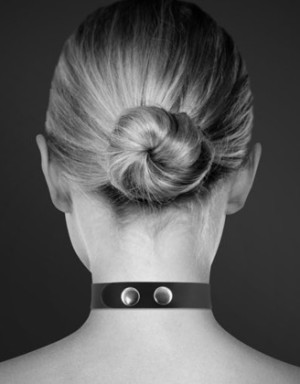Collier en cuir noir SM avec Slave en strass