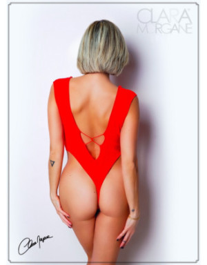 Body Rouge avec décolleté plongeant - Le Numéro 2 - Collection Body