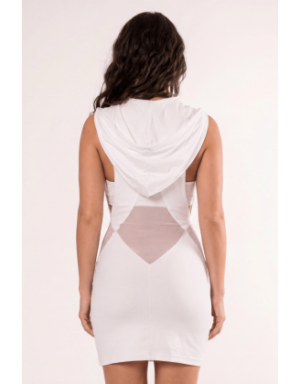 Robe blanche sensuelle avec capuche et bandeau poitrine Adriana