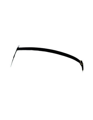 String noir en dentelle avec bijou et chaîne dorée