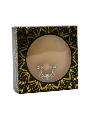 Paire de cache-tétons ornés d’un piercing barre en demi-anneau avec strass, pour peau claire.