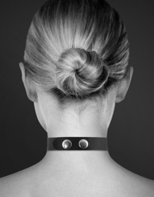 Collier en cuir noir SM avec Sexy en strass