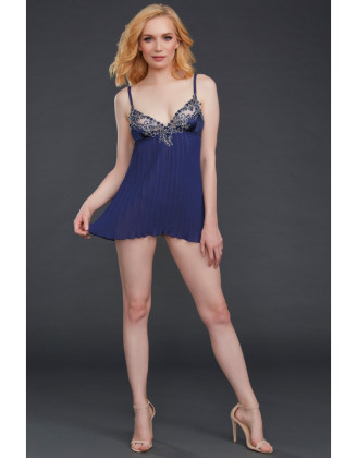 Nuisette plissée bleue avec broderies