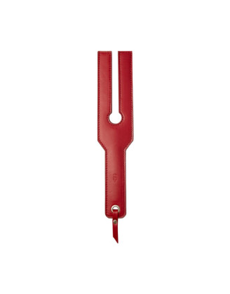 Cravache érotique en cuir vegan rouge et détails métalliques